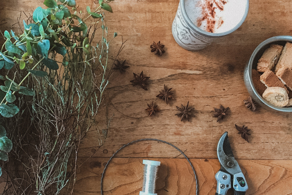 DIY Adventskranz in 4 Schritten: Deinen Kranz aus Eukalyptus und Thymian selber machen!