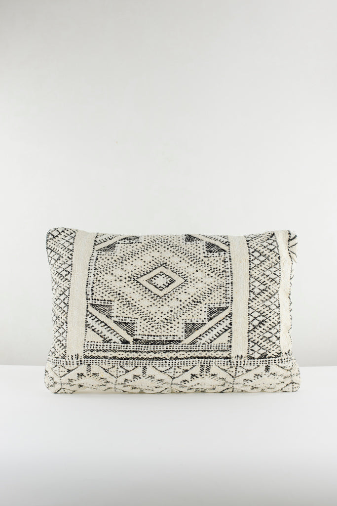 Kelim Kissen, Kelimkissen, marokkansiches Kissen, casa eurabia, schwarz, weiß , Marokko, ethno, boho, tribal, pattern