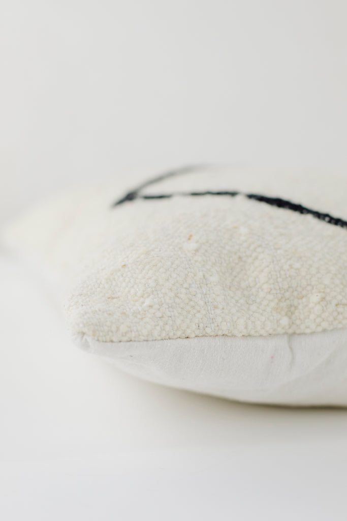 Boho Kissen, Kelimkissen, marokkansiches Kissen, casa eurabia, schwarz, Marokko, ethno, boho, tribal, pattern