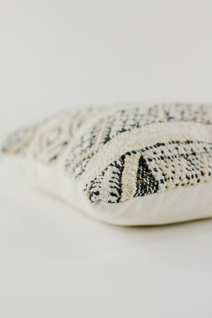 Kelim Kissen, Kelimkissen, marokkansiches Kissen, casa eurabia, beige, schwarz , Marokko, ethno, boho, tribal, pattern