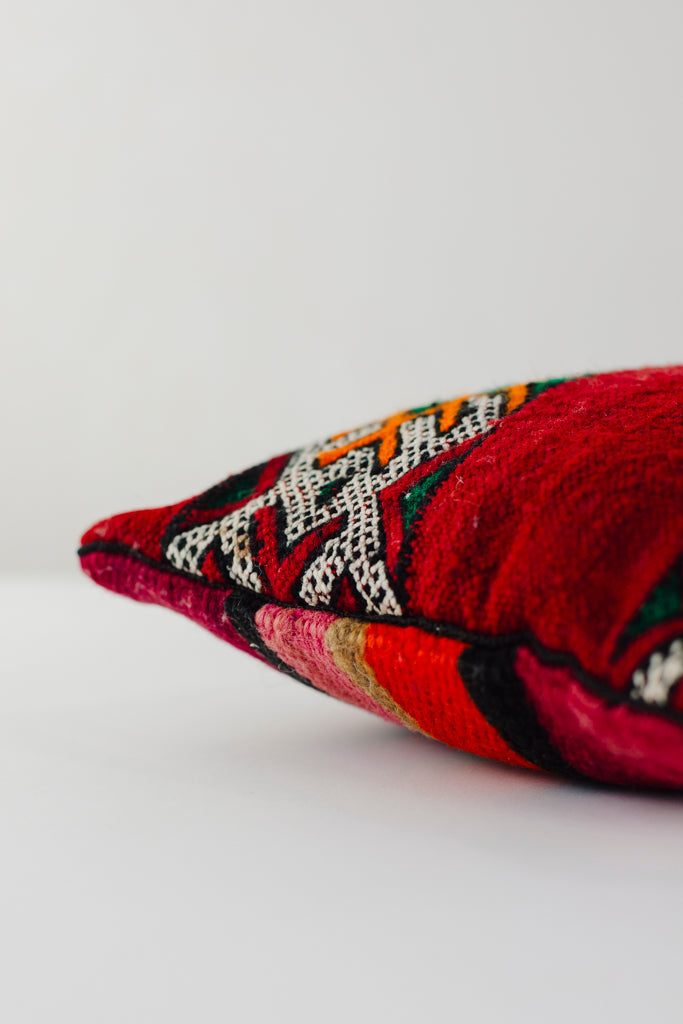 Kelim Kissen, Kelimkissen, marokkansiches Kissen, casa eurabia, rot, pink grün, gelb, weiß, orange , Marokko, ethno, boho, tribal, pattern
