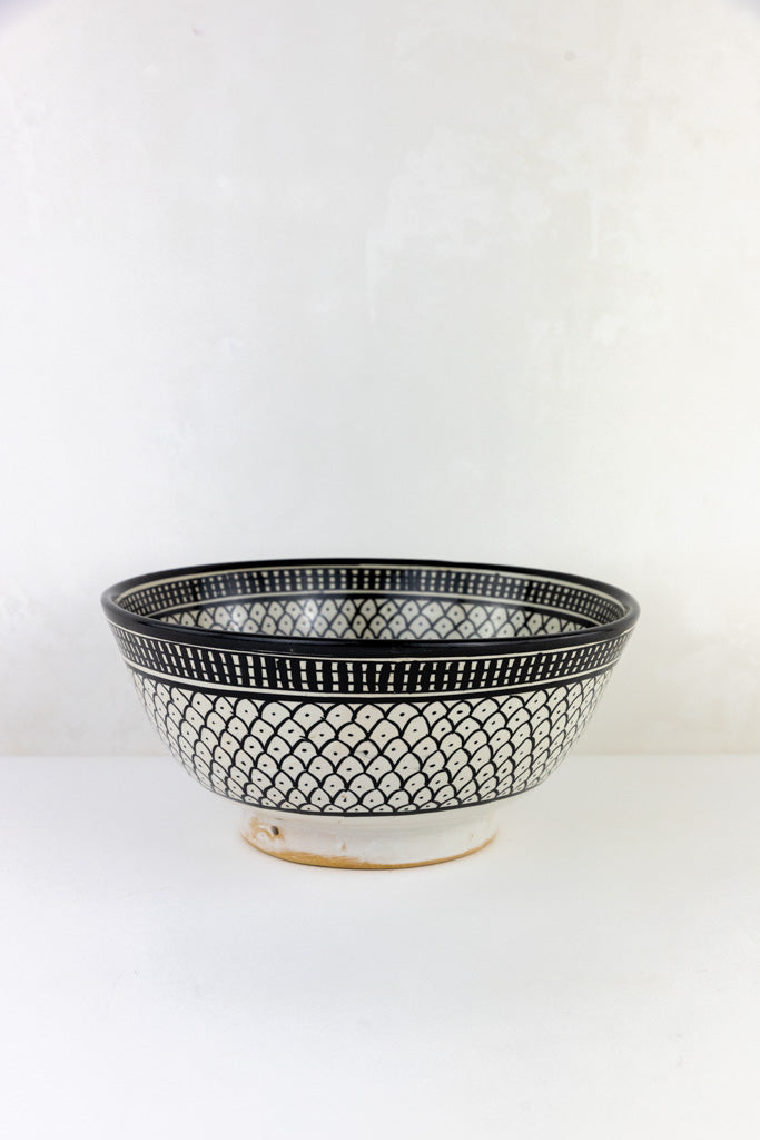 Keramik Salatschüssel – Casa Eurabia, schwarz-weiß, Marokko, handgemachte, marokkanische Keramik, Geschirrspüler, Durchmesser: 30 cm